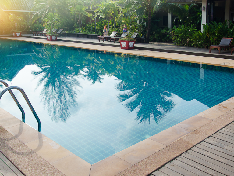 Pool with Heater and Pump: Year-Round Comfort and Efficiency